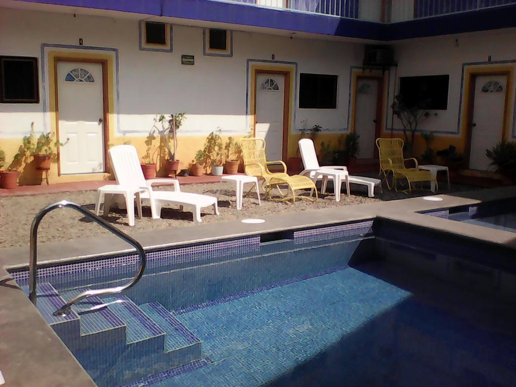 Hotel Sarabi Barra de Navidad Exteriör bild