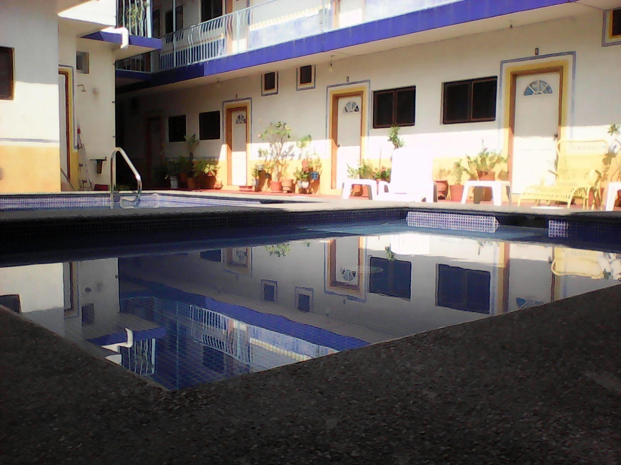 Hotel Sarabi Barra de Navidad Exteriör bild